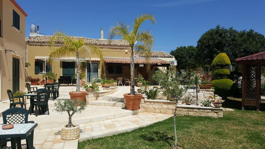 Alla Corte Di Nonna Maria Villa Pozzallo Exterior foto