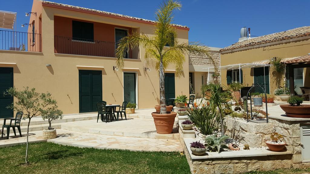 Alla Corte Di Nonna Maria Villa Pozzallo Exterior foto